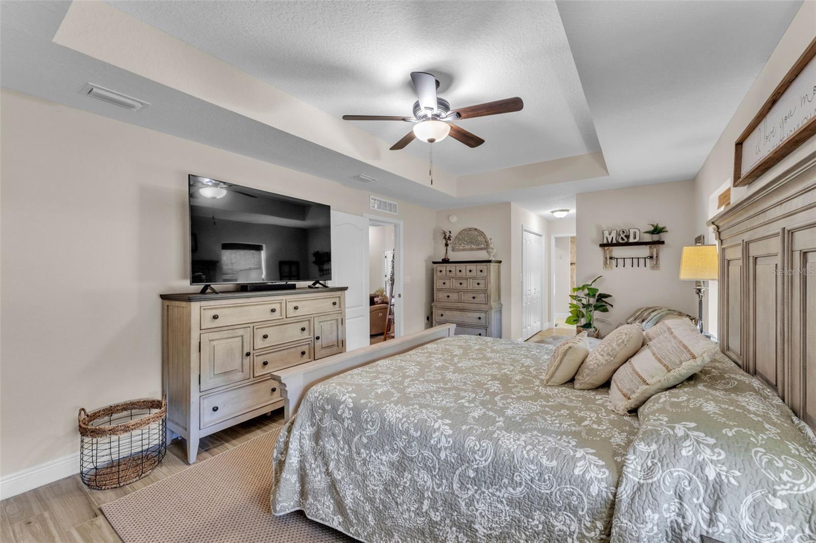 Listing photo id 19 for 11447 Adelia Street