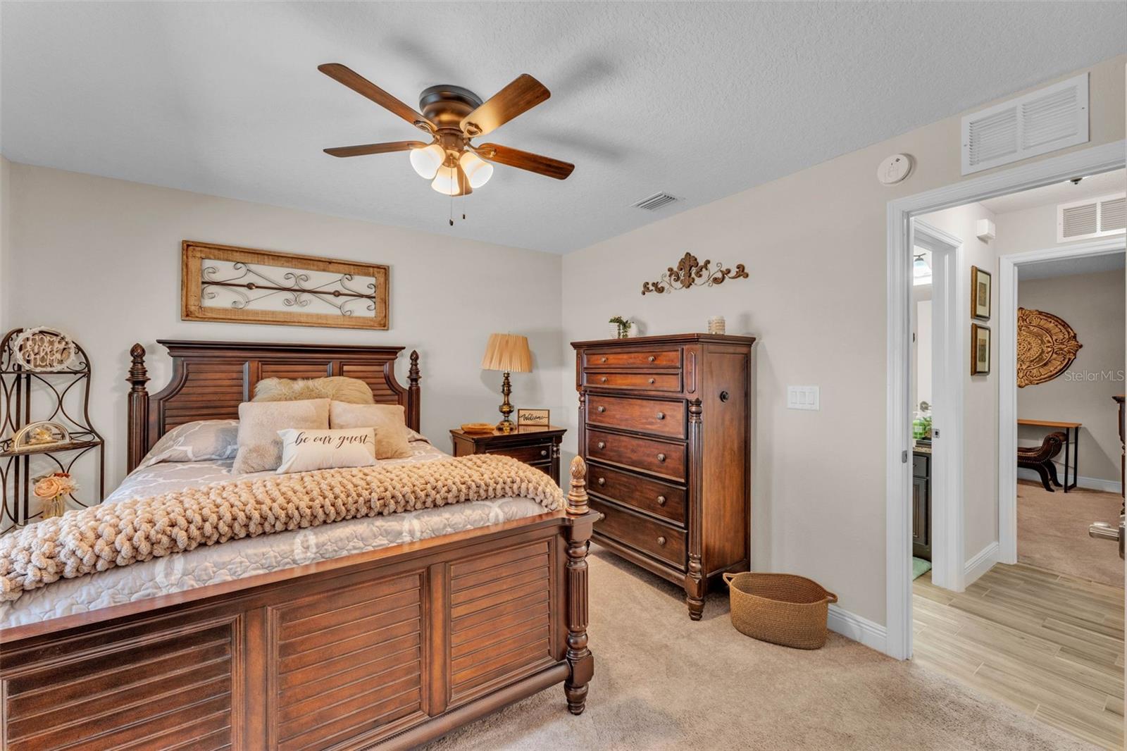 Listing photo id 24 for 11447 Adelia Street