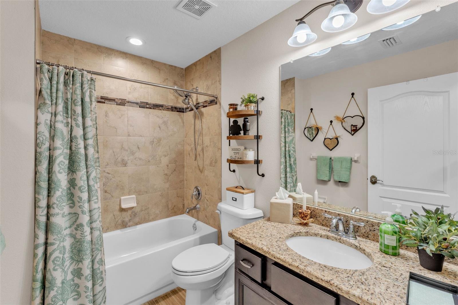 Listing photo id 26 for 11447 Adelia Street