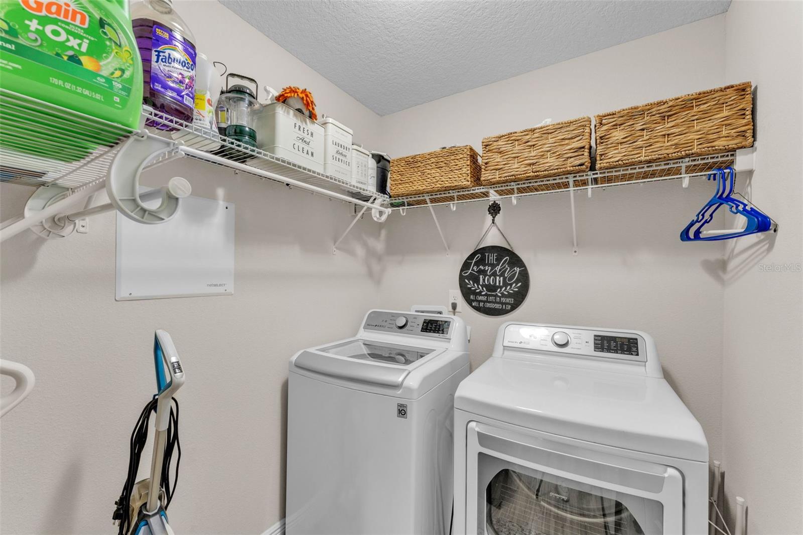 Listing photo id 28 for 11447 Adelia Street