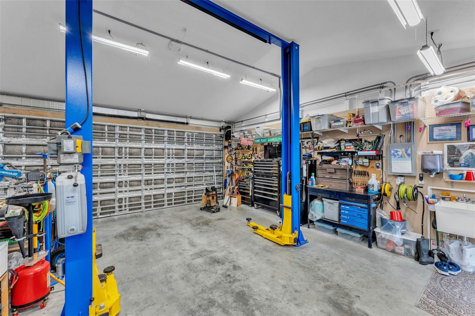 Listing photo id 30 for 11447 Adelia Street