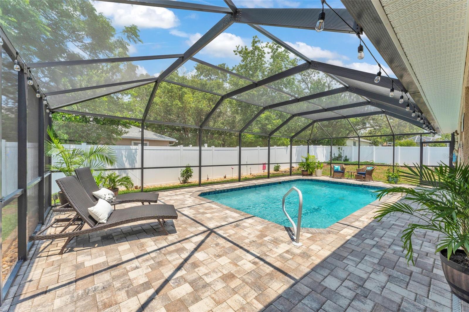 Listing photo id 31 for 11447 Adelia Street