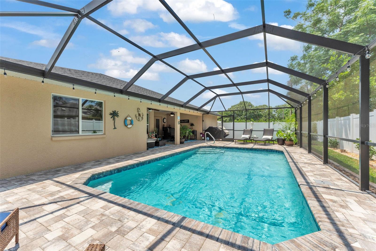 Listing photo id 32 for 11447 Adelia Street