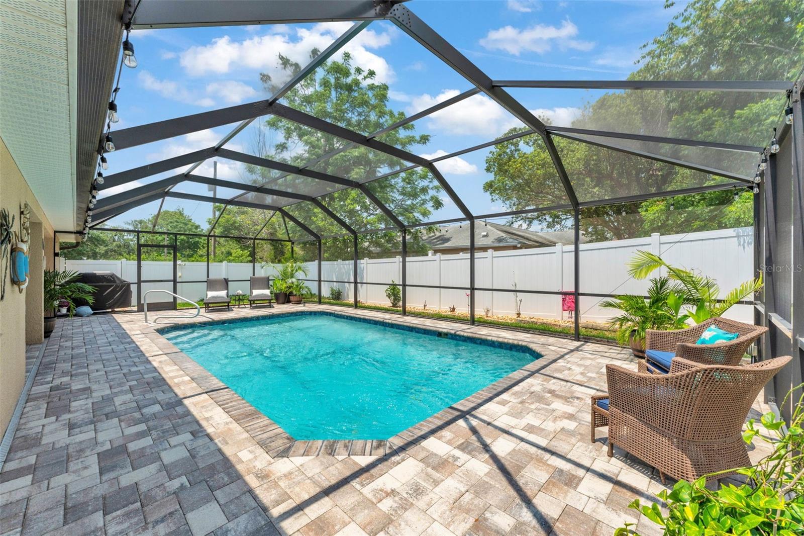 Listing photo id 33 for 11447 Adelia Street