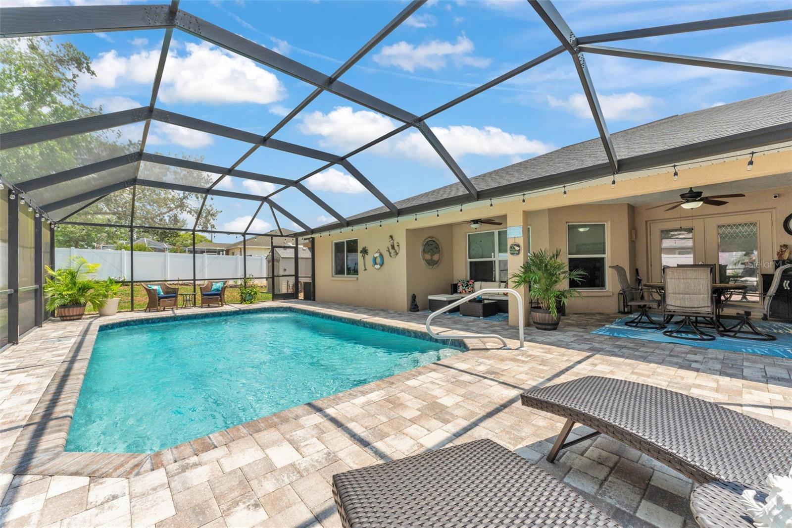 Listing photo id 34 for 11447 Adelia Street