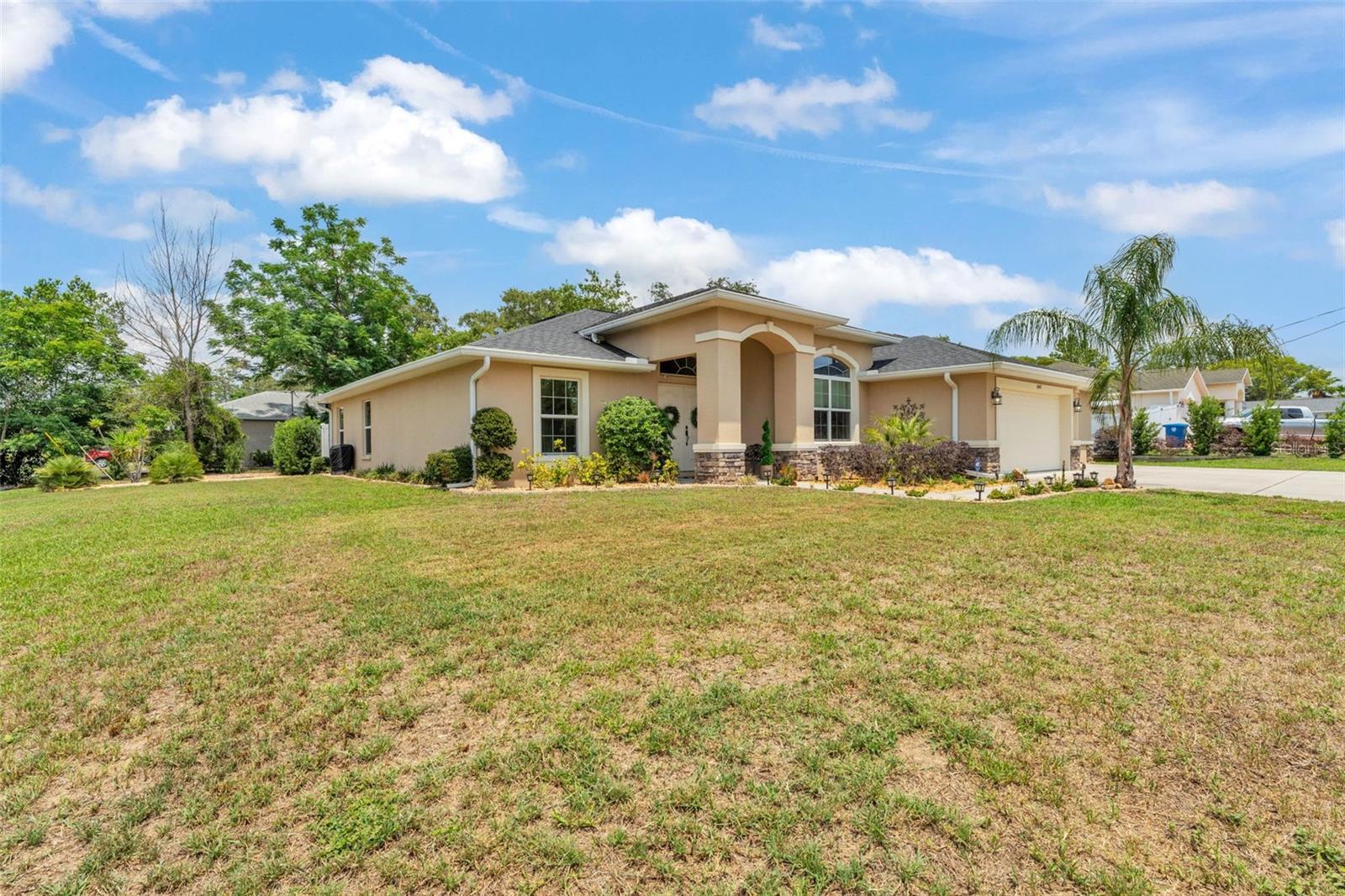 Listing photo id 2 for 11447 Adelia Street