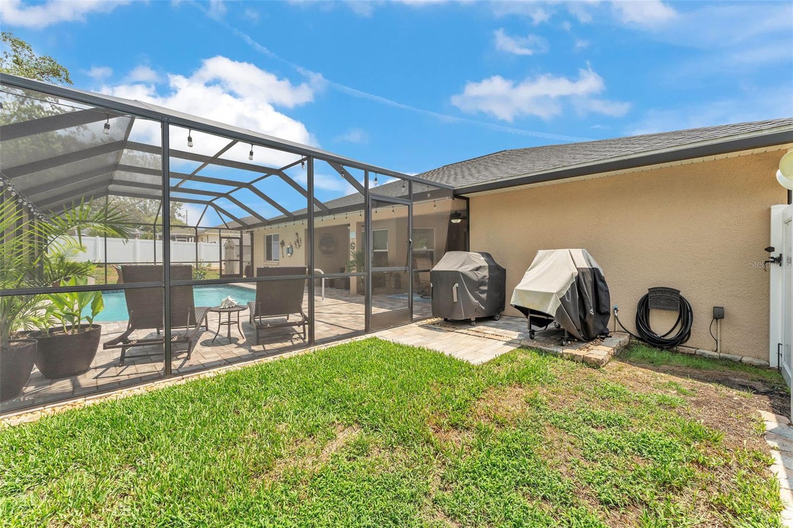 Listing photo id 39 for 11447 Adelia Street