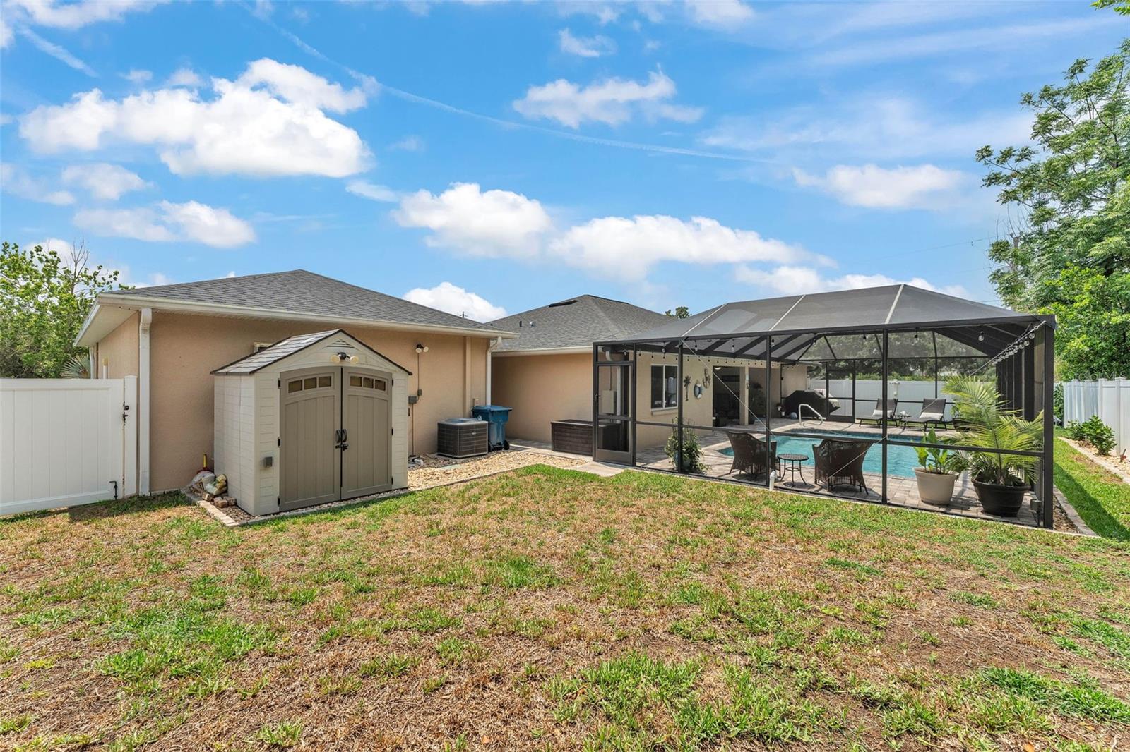 Listing photo id 40 for 11447 Adelia Street