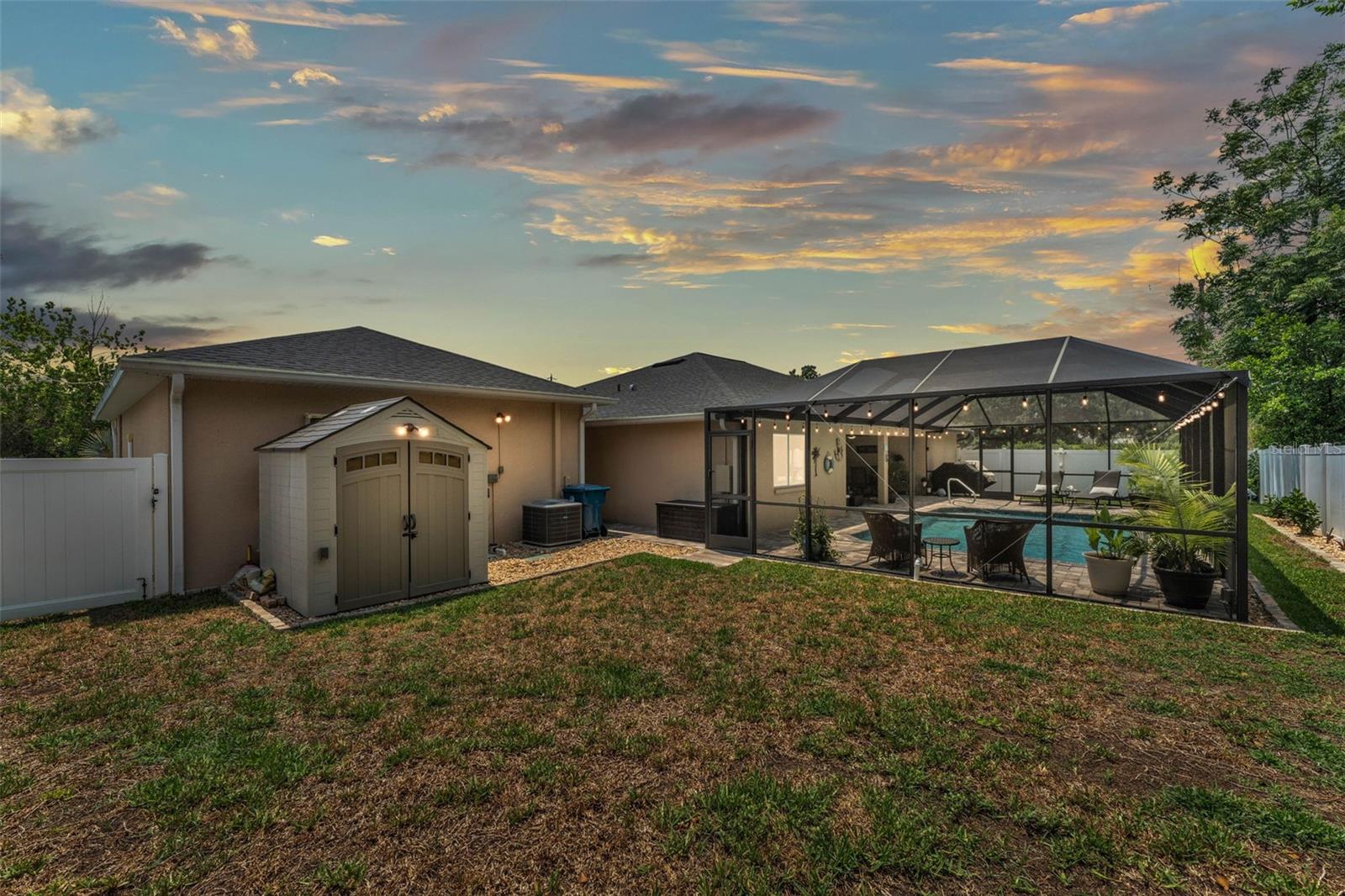 Listing photo id 4 for 11447 Adelia Street