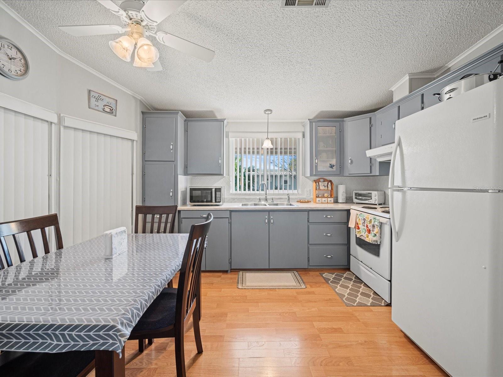Image 2 of 29 For 6087 Southern Oaks Drive Se