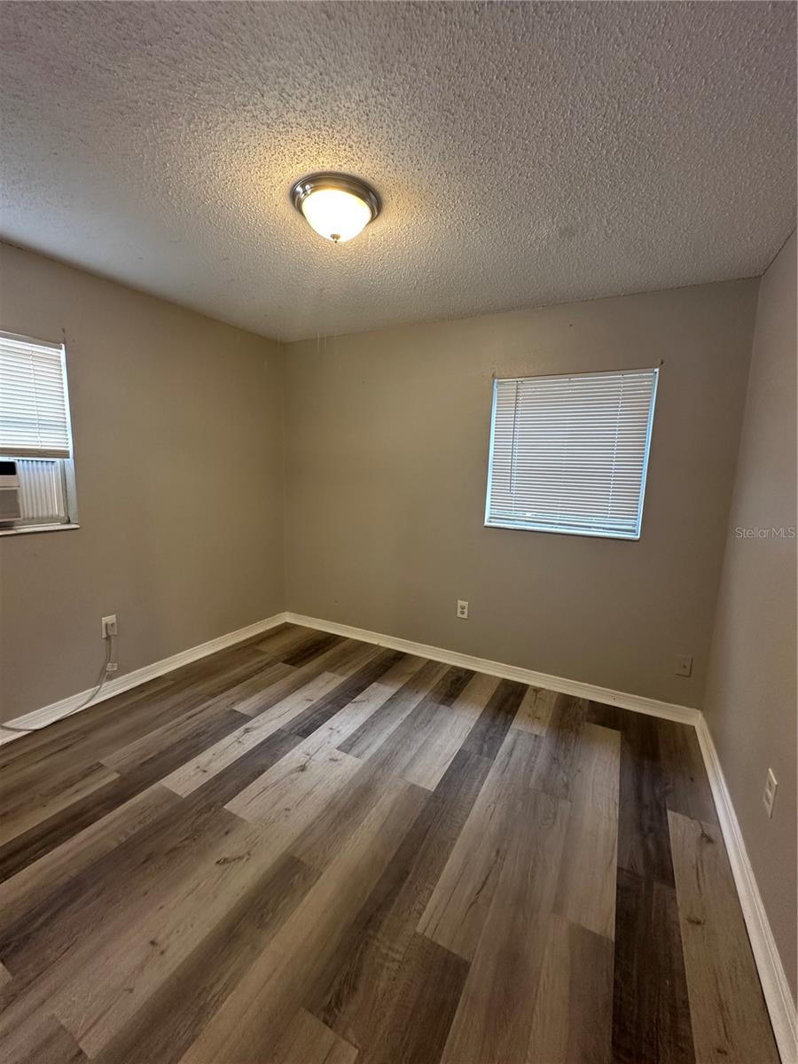 Image 6 of 8 For 525 Crawford Street