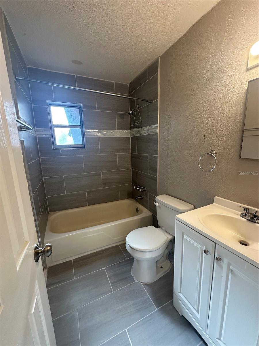 Image 8 of 8 For 525 Crawford Street