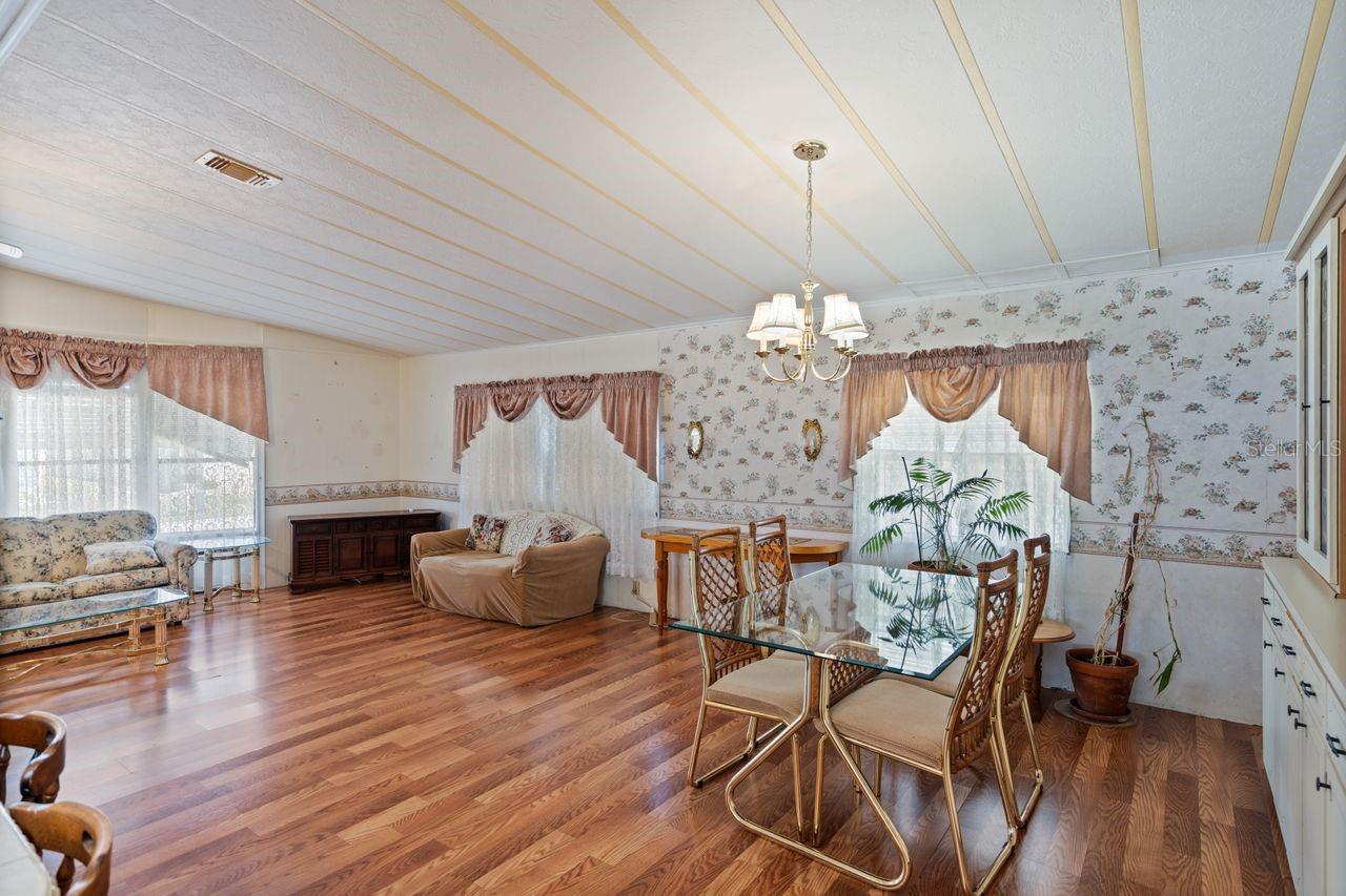 Image 8 of 44 For 6731 Canterbury Drive Ne
