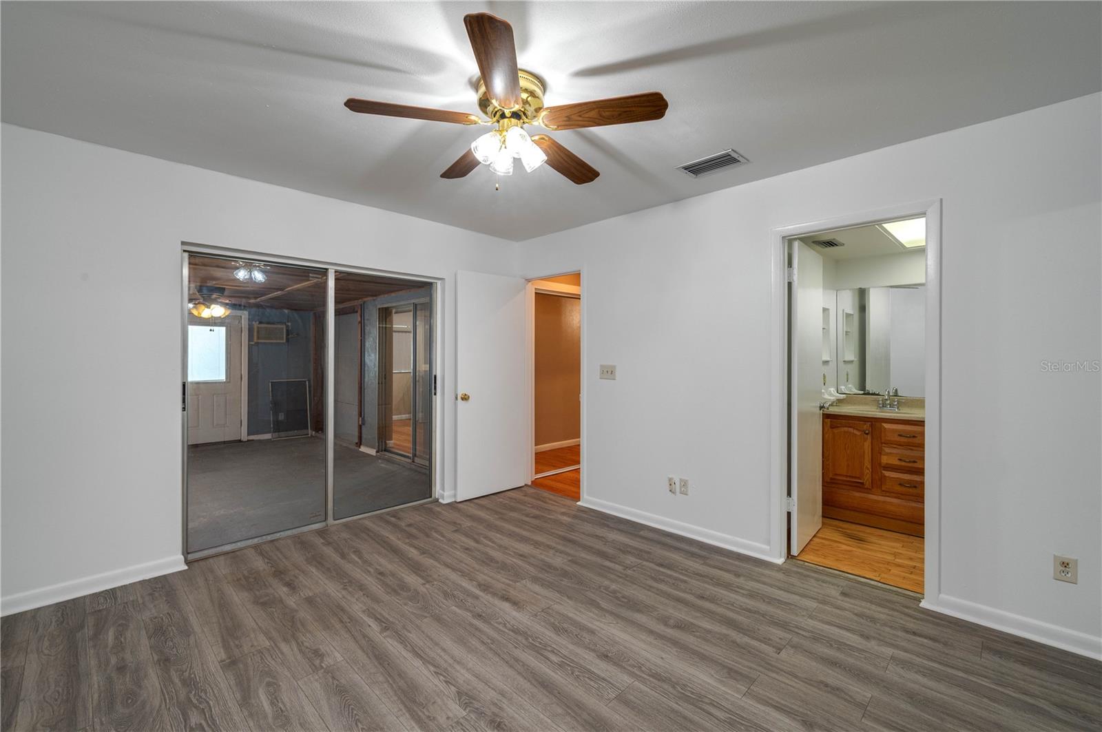 Image 11 of 28 For 409 San Jose Drive