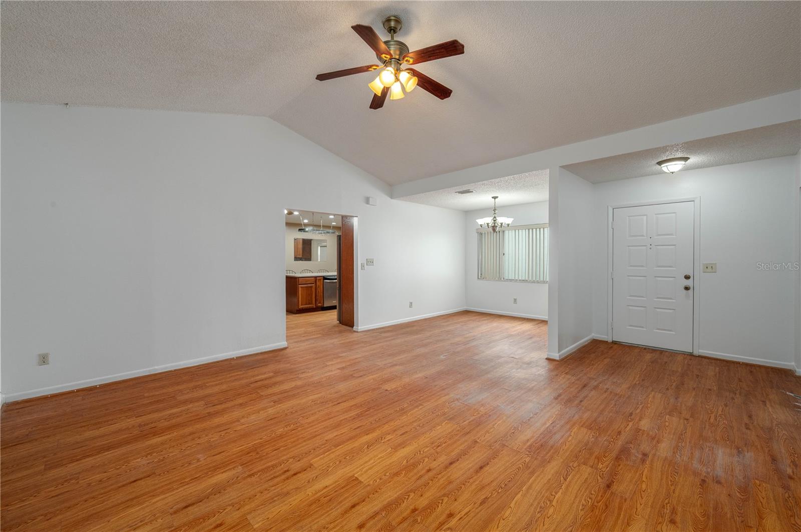 Image 4 of 28 For 409 San Jose Drive