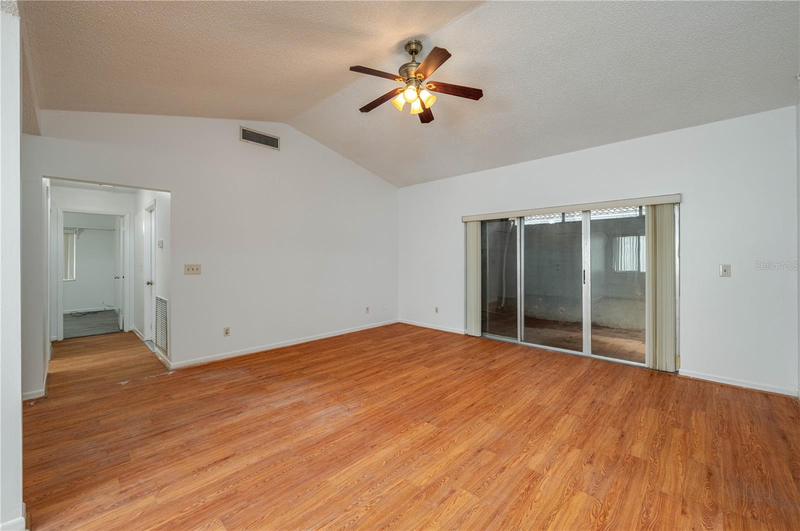 Image 6 of 28 For 409 San Jose Drive