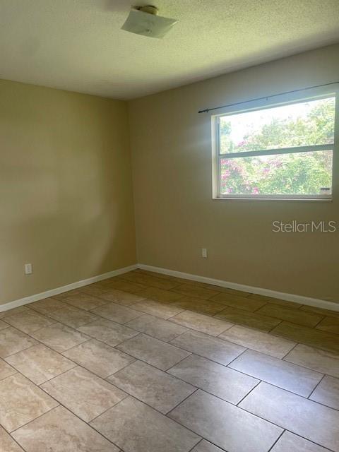 Image 18 of 26 For 4923 Celia Circle W