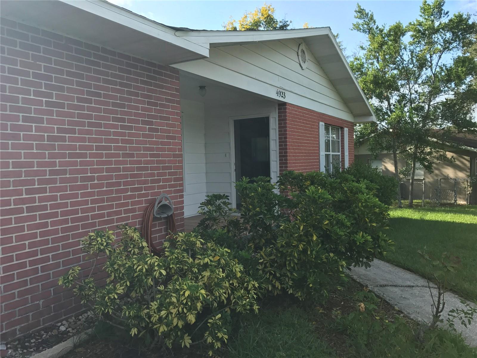Image 2 of 12 For 4923 Celia Circle W