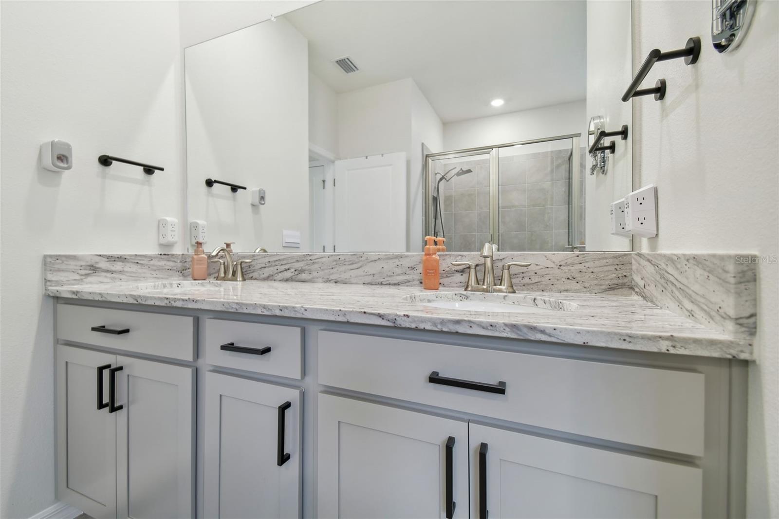 Image 42 of 67 For 15354 Sweet Springs Bend