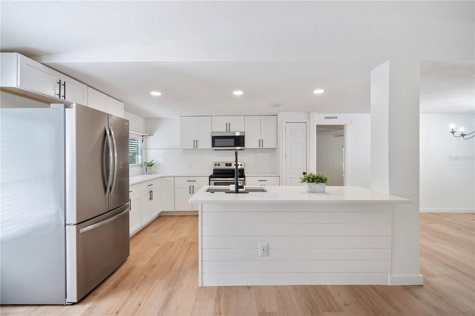 Image 3 of 18 For 6527 Fernwood Drive