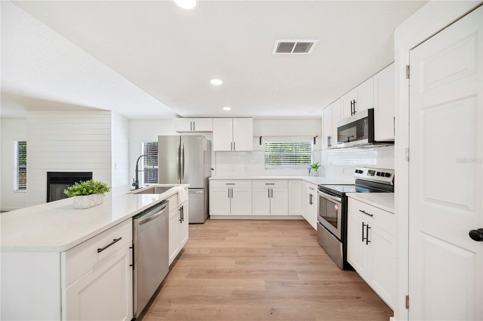 Image 4 of 18 For 6527 Fernwood Drive