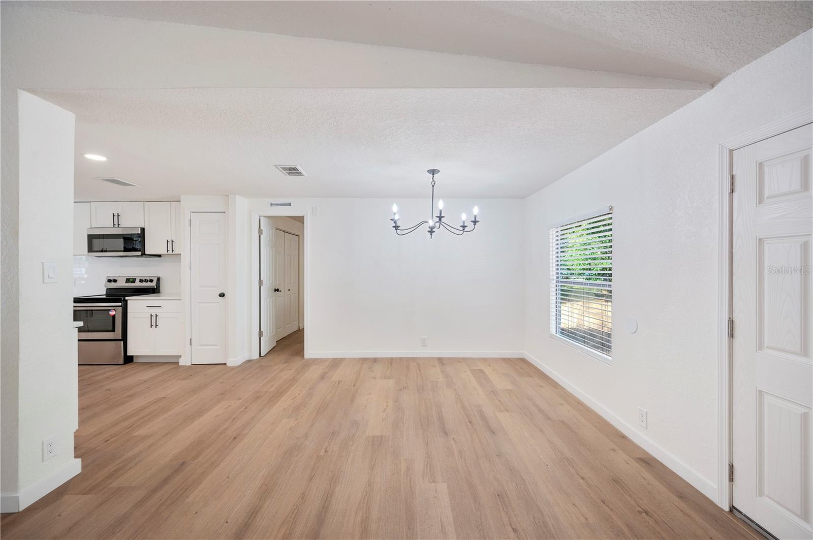 Image 5 of 18 For 6527 Fernwood Drive