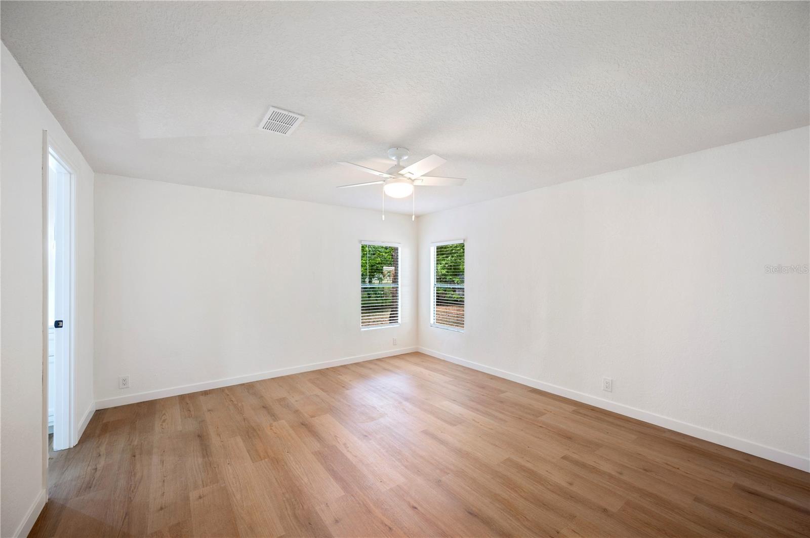 Image 6 of 18 For 6527 Fernwood Drive