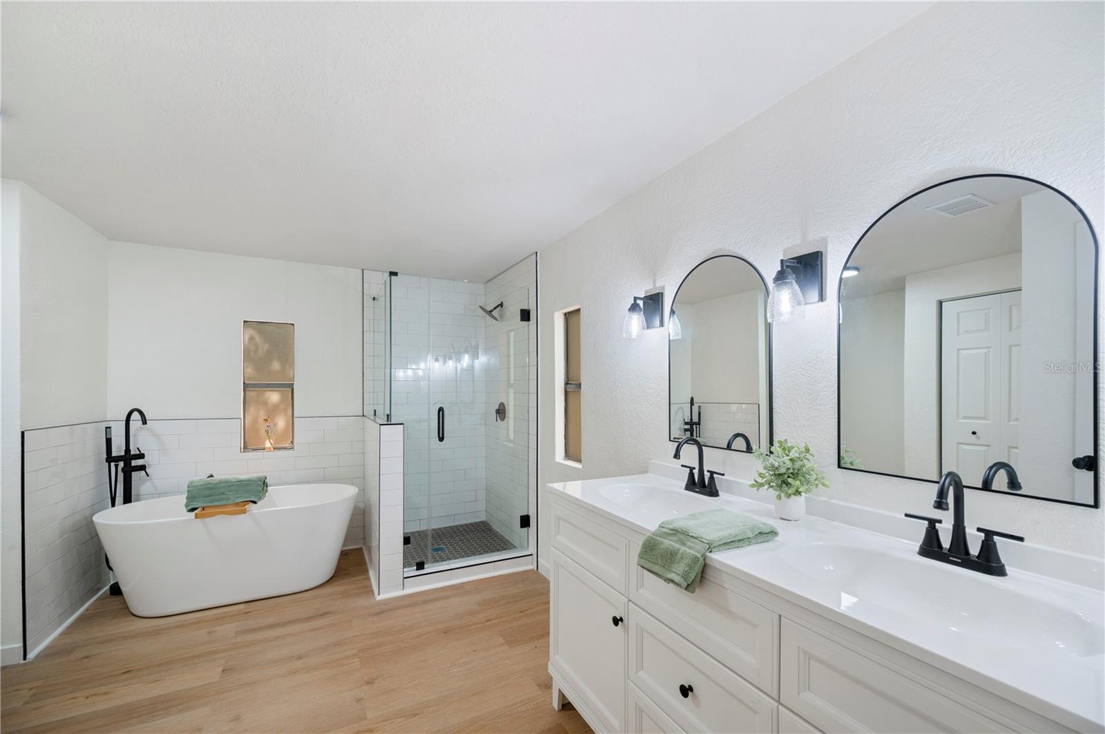 Image 8 of 18 For 6527 Fernwood Drive