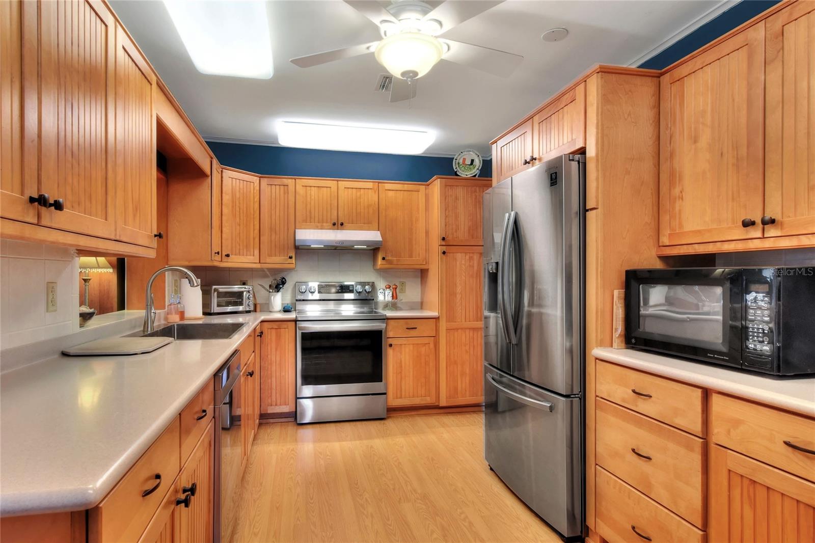 Image 4 of 47 For 618 W Oak Dr