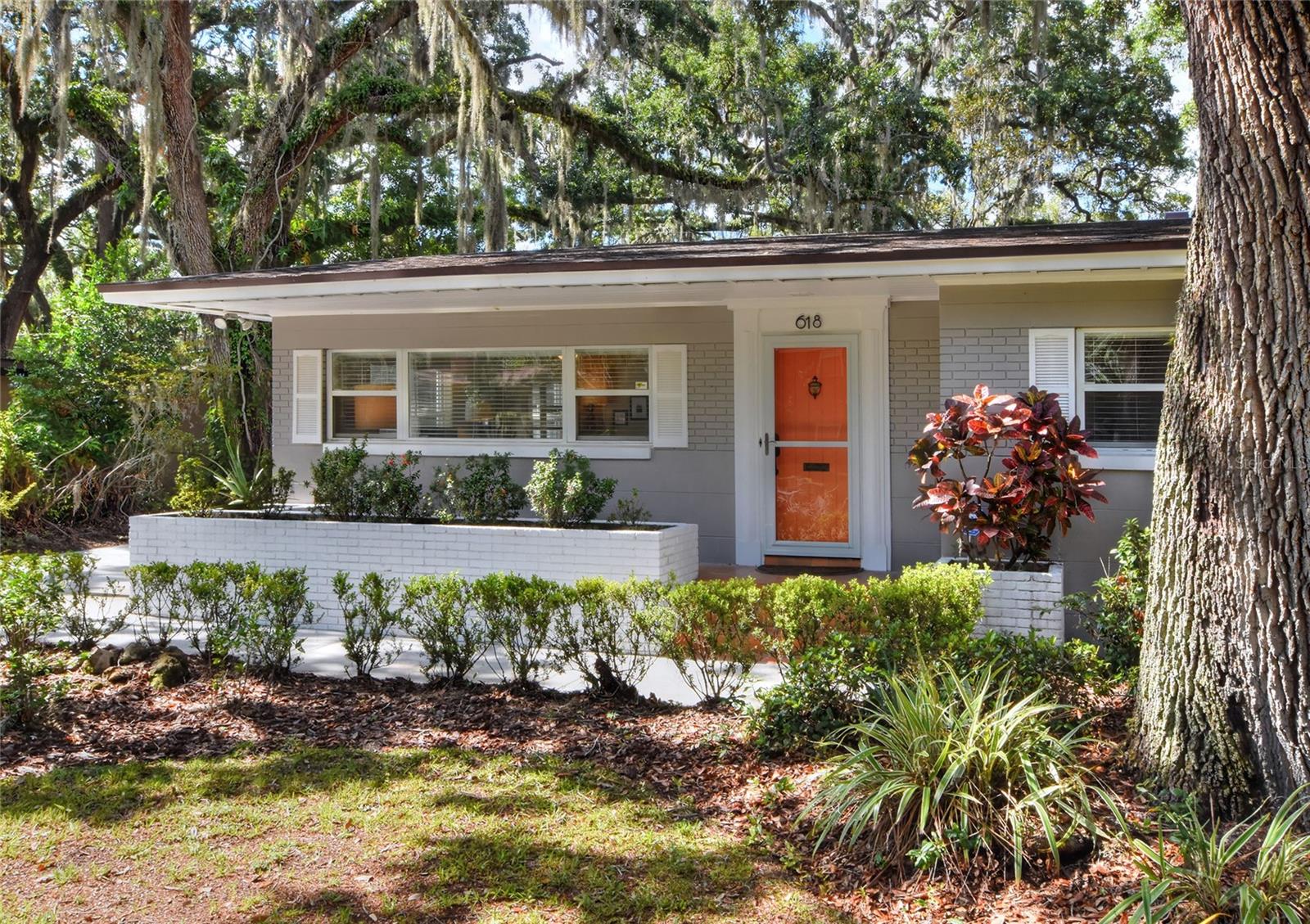 Image 7 of 47 For 618 W Oak Dr