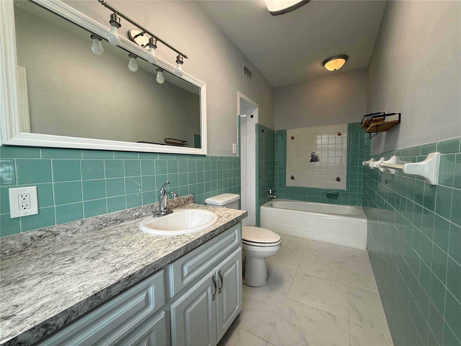 Image 11 of 74 For 1328 Edgewater Beach Drive