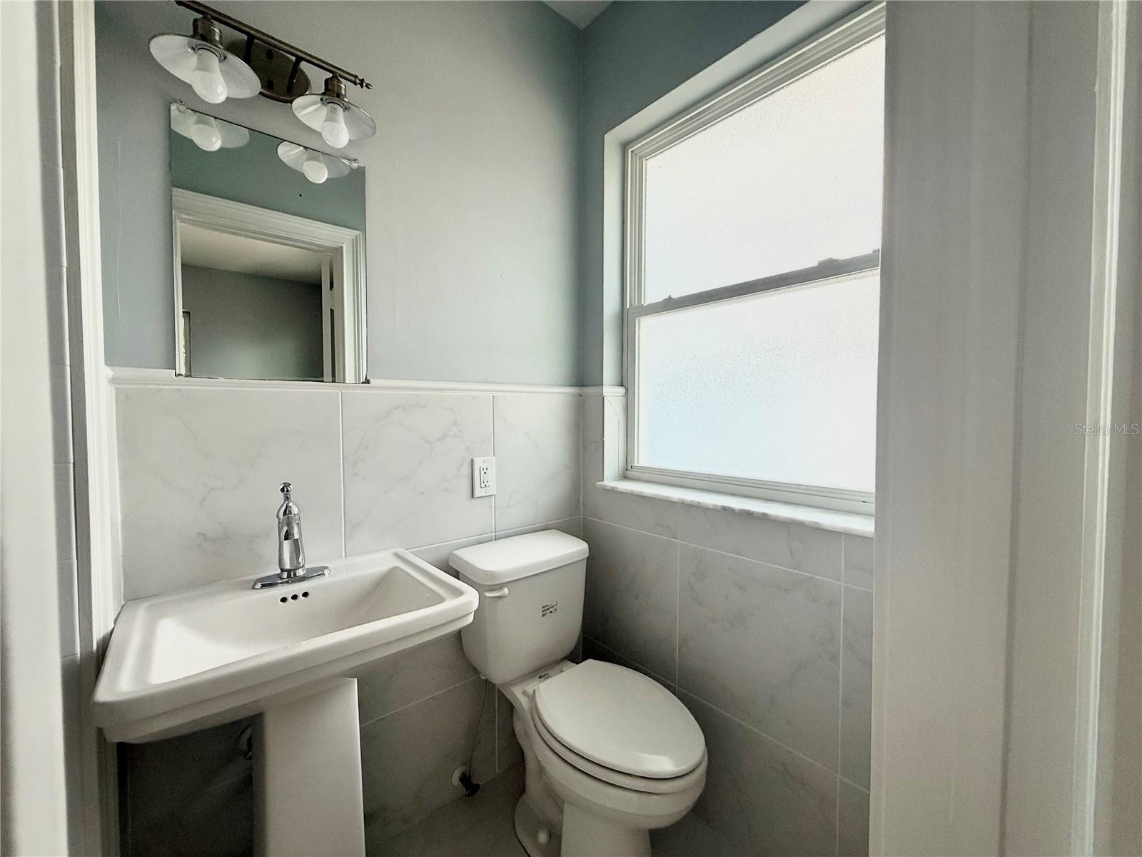 Image 9 of 74 For 1328 Edgewater Beach Drive