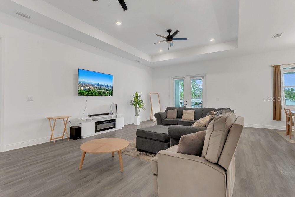 Listing photo id 11 for 5227 Lime Avenue