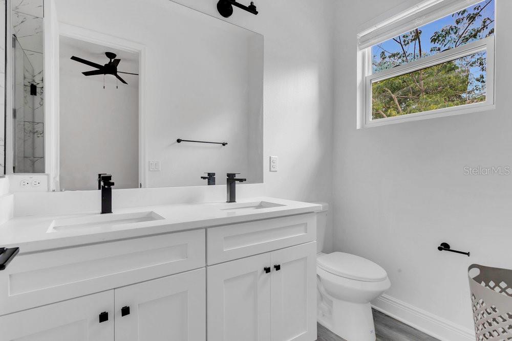 Listing photo id 24 for 5227 Lime Avenue