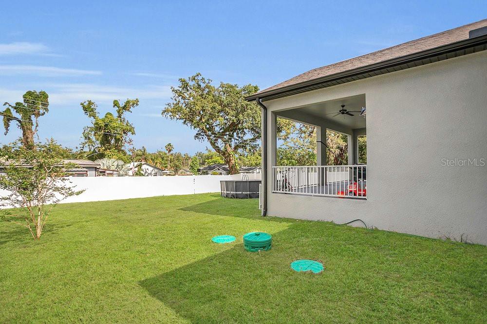 Listing photo id 30 for 5227 Lime Avenue