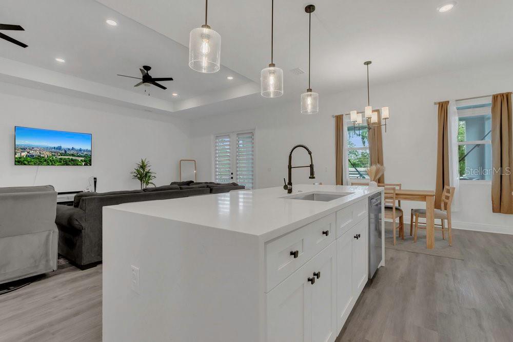 Listing photo id 3 for 5227 Lime Avenue