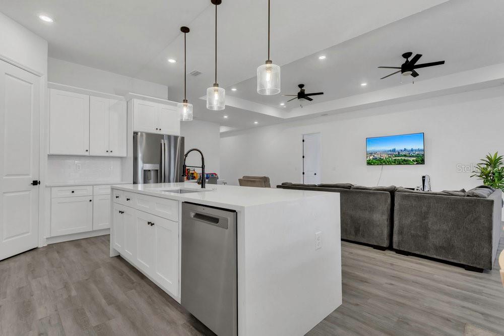 Listing photo id 6 for 5227 Lime Avenue