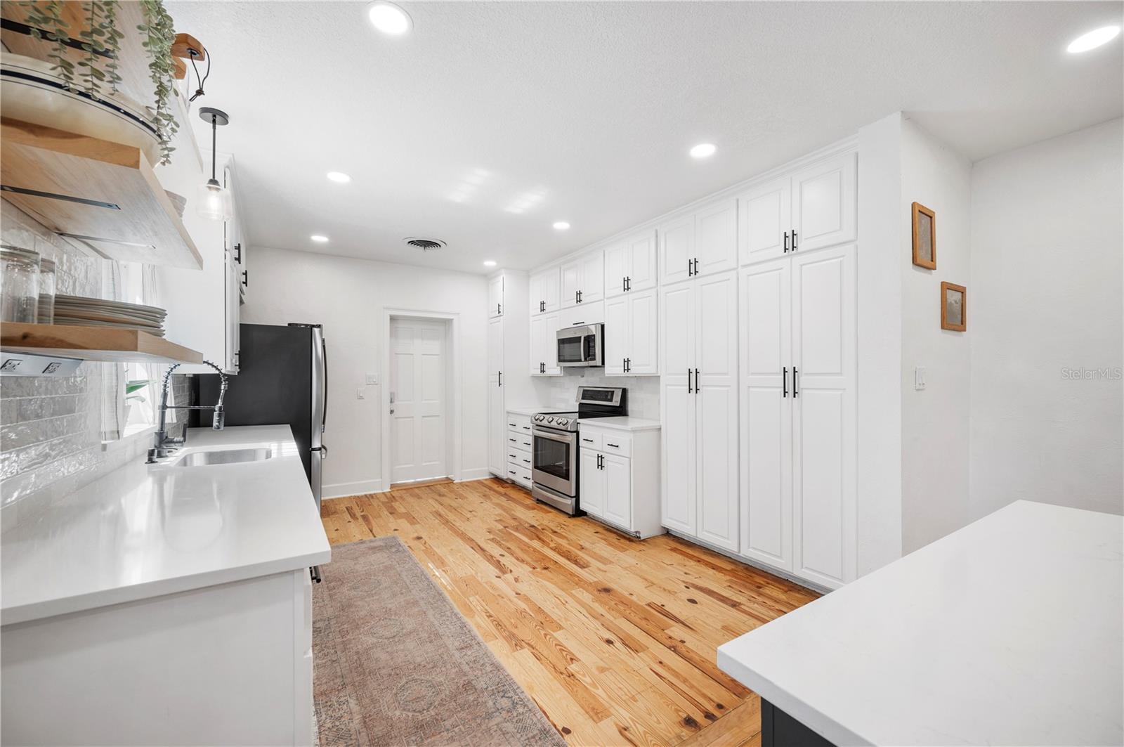 Image 10 of 48 For 916 Woodward Street