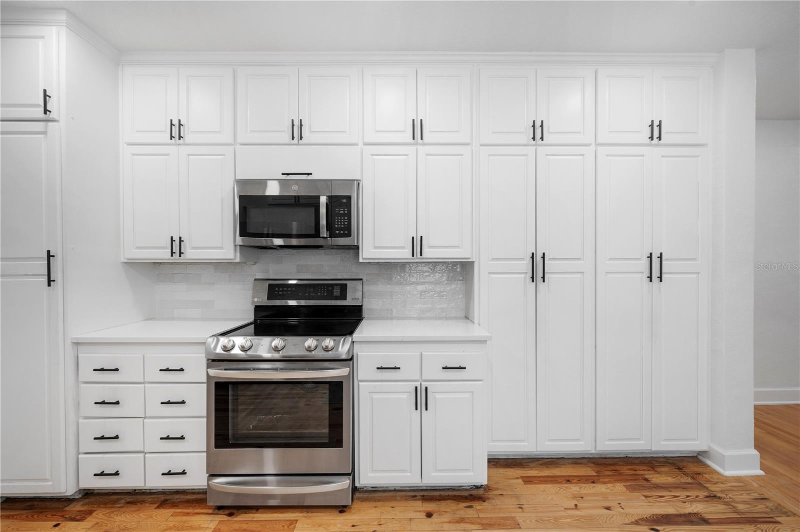 Image 12 of 48 For 916 Woodward Street