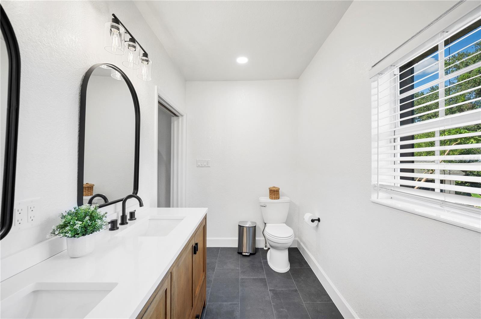 Image 19 of 48 For 916 Woodward Street