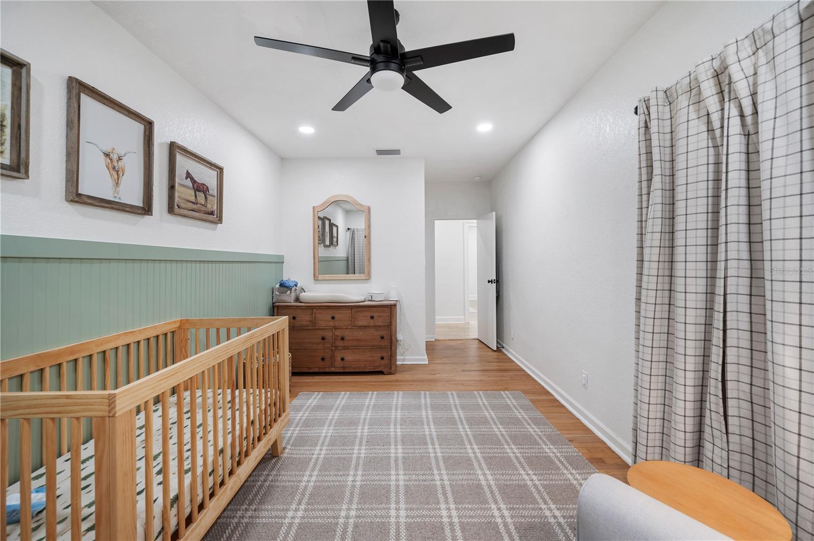 Image 22 of 48 For 916 Woodward Street
