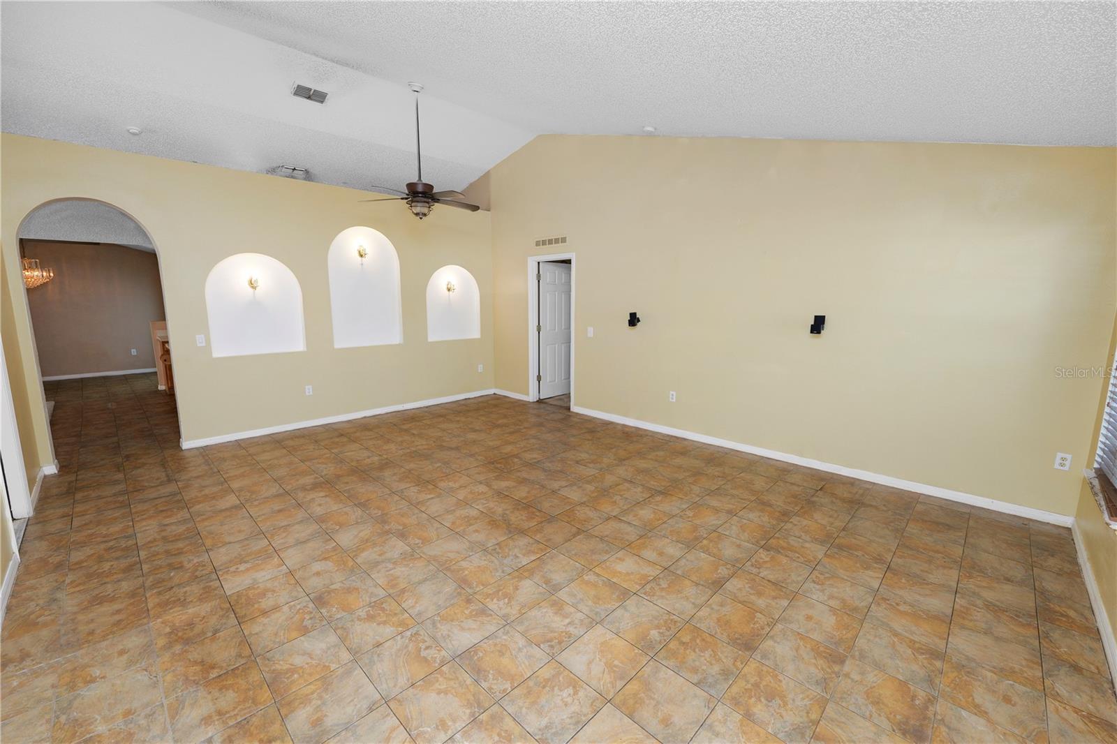 Image 12 of 42 For 5733 Oakwood Knoll Drive