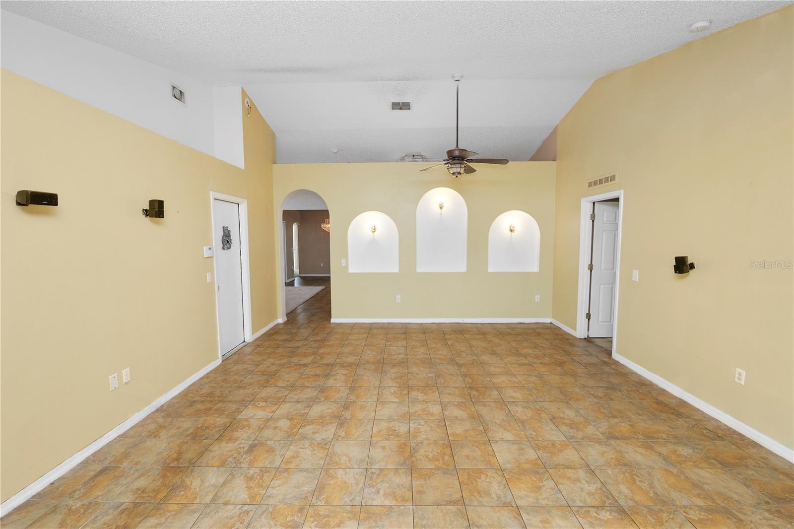 Image 13 of 42 For 5733 Oakwood Knoll Drive