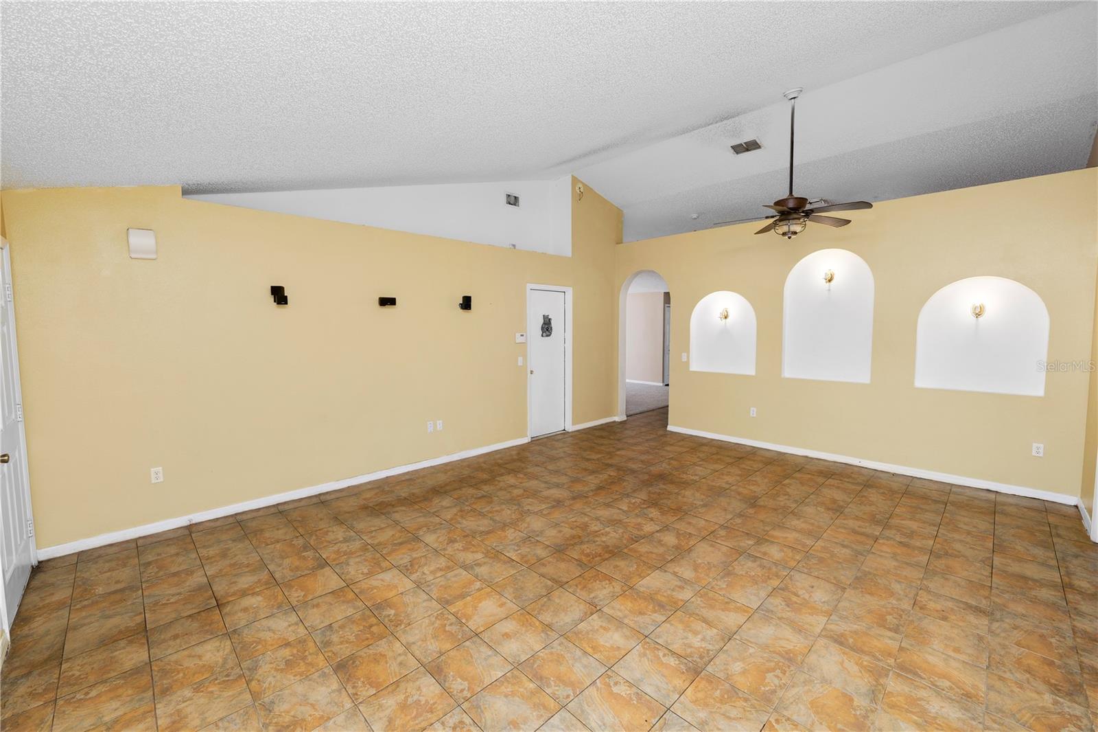 Image 14 of 42 For 5733 Oakwood Knoll Drive