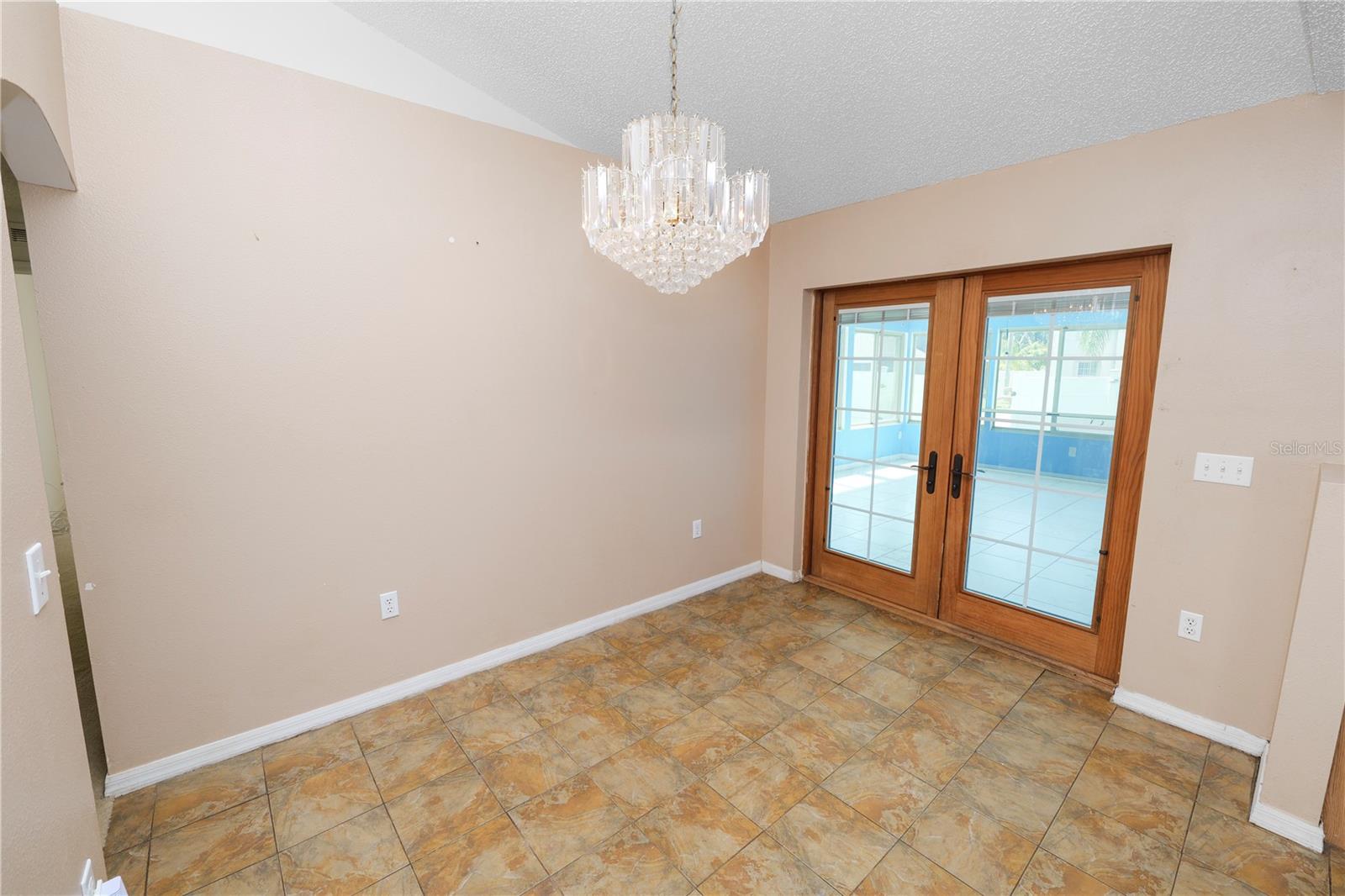 Image 17 of 42 For 5733 Oakwood Knoll Drive