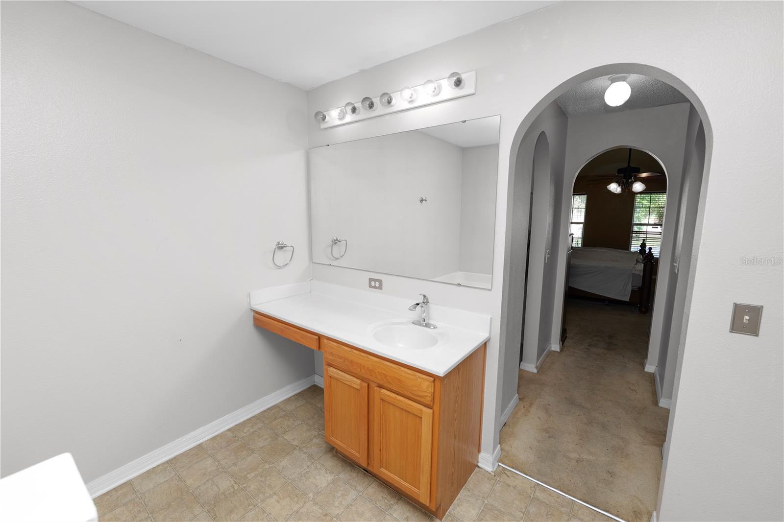 Image 22 of 42 For 5733 Oakwood Knoll Drive
