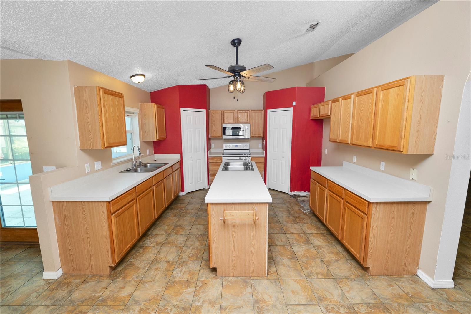 Image 6 of 42 For 5733 Oakwood Knoll Drive