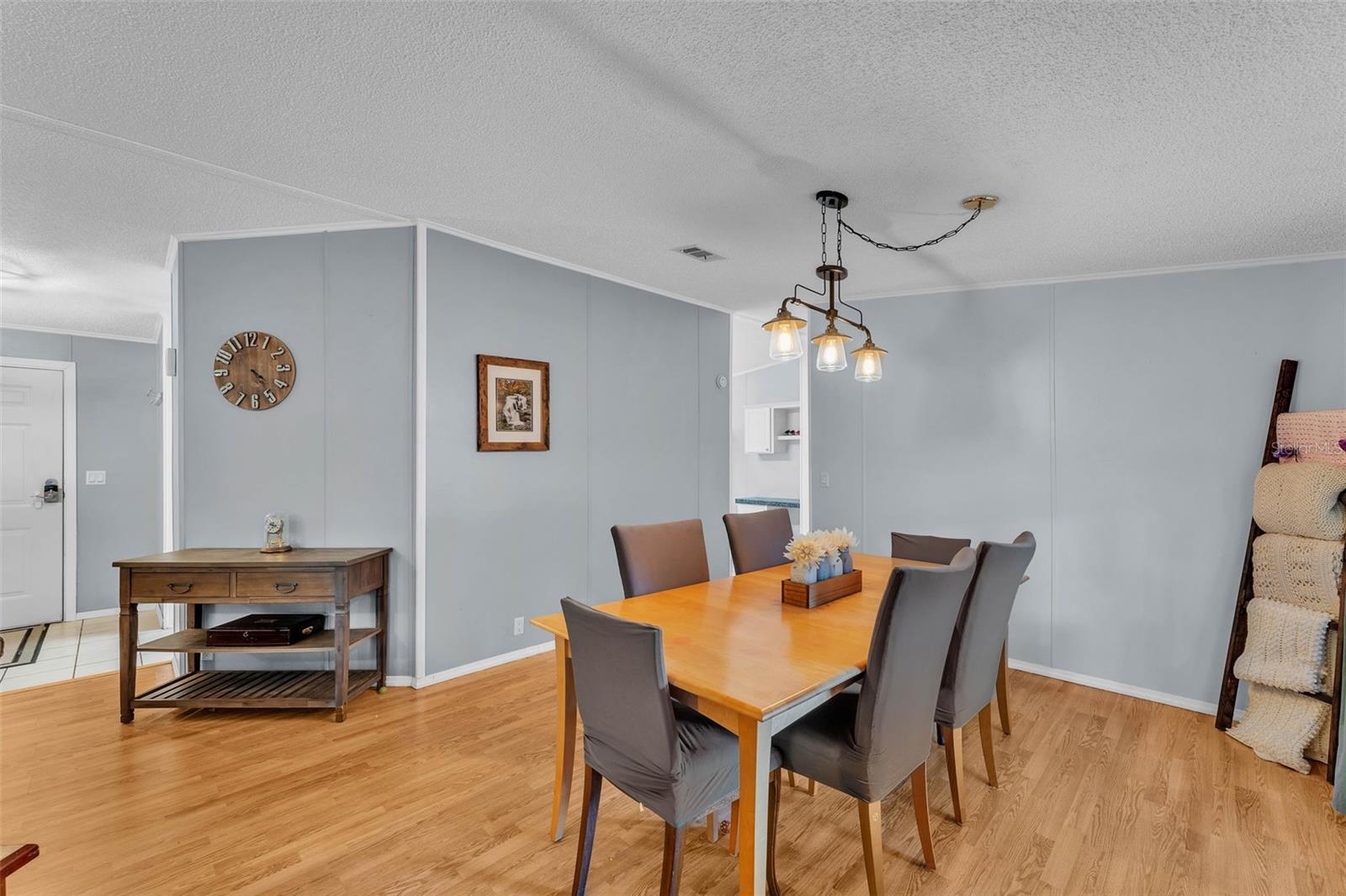 Image 12 of 41 For 3505 Sutton Hills Drive S