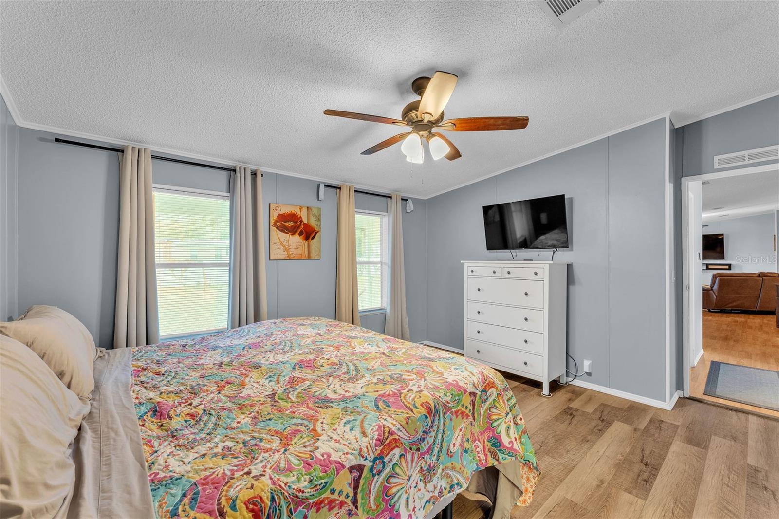 Image 15 of 41 For 3505 Sutton Hills Drive S