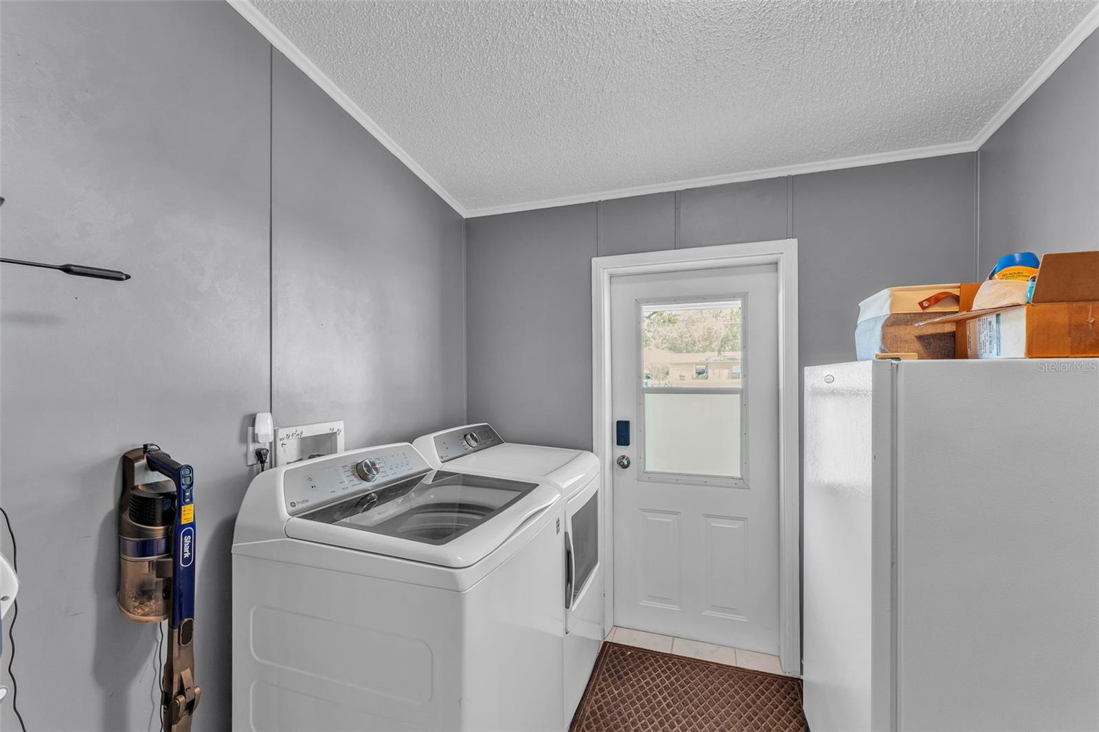 Image 26 of 41 For 3505 Sutton Hills Drive S